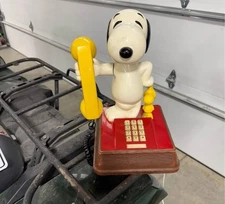 1976 The Peanuts Snoopy and Woodstock Phone-Head Turning Push Button Telephone.