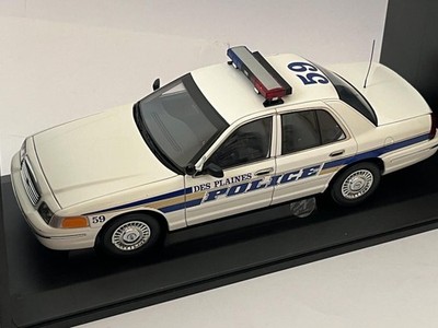 オートアート 1/18 72701 フォード クラウンビクトリア LAPD 箱付 AutoArt 1/18 72701 Ford Crown Victoria LAPD #QYC0UV for sale