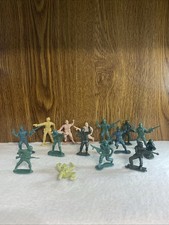 AA1 Plastic Army Men Lot of 15 Various Colors and Eras