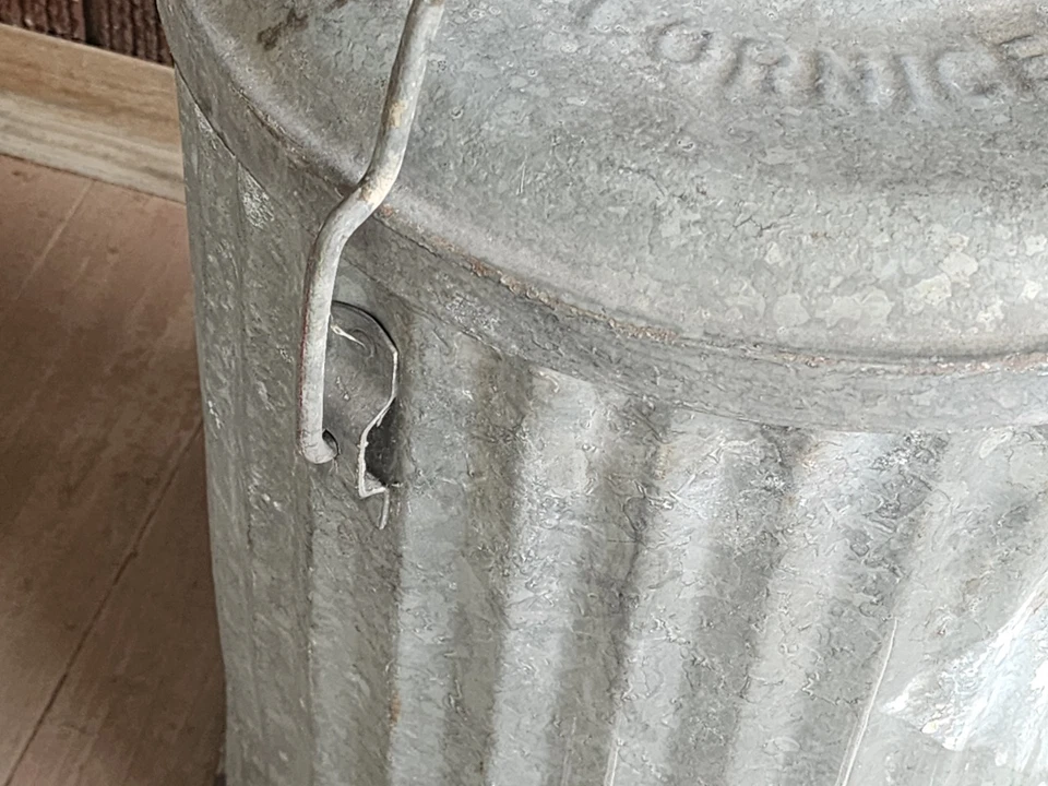 1901 Rare Antique WITT CORNICE CO. 9 1/2 Gallon Corrugated Ash Trash Garbage Can - Image 4 of 4