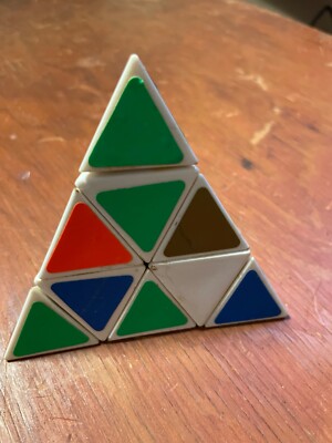 Vintage 1981 TOMY Pyraminx Pyramid Twist Puzzle # 7009 With Case