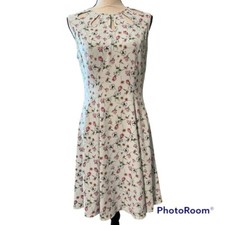 Gabby Skye size 8 dress floral printed fit and flare knee length zip back close