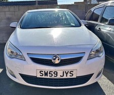 2009-15 VAUXHALL ASTRA J 1.4 PETROL 5 DOOR WHITE 5 SPEED MANUAL BREAKING A14XER