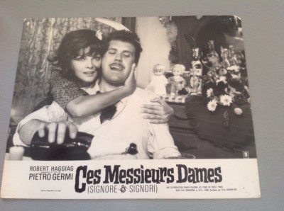 AUSBEUTUNGSFOTO LOBBY CARD - '' DIESE HERREN DAMEN '' (VIRNA LISI)