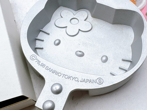 Hello Kitty Mini Fry Pan Bakery Series Vintage Sanrio 2000 - Lightly used w/ Box - Picture 7 of 15