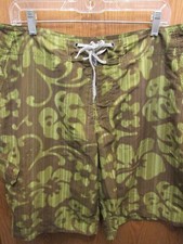 MENS COLUMBIA SPORTSWEAR OMNI-SHADE CAMO GREEN SWIMSUIT SIZE 34 INSEAM 10"