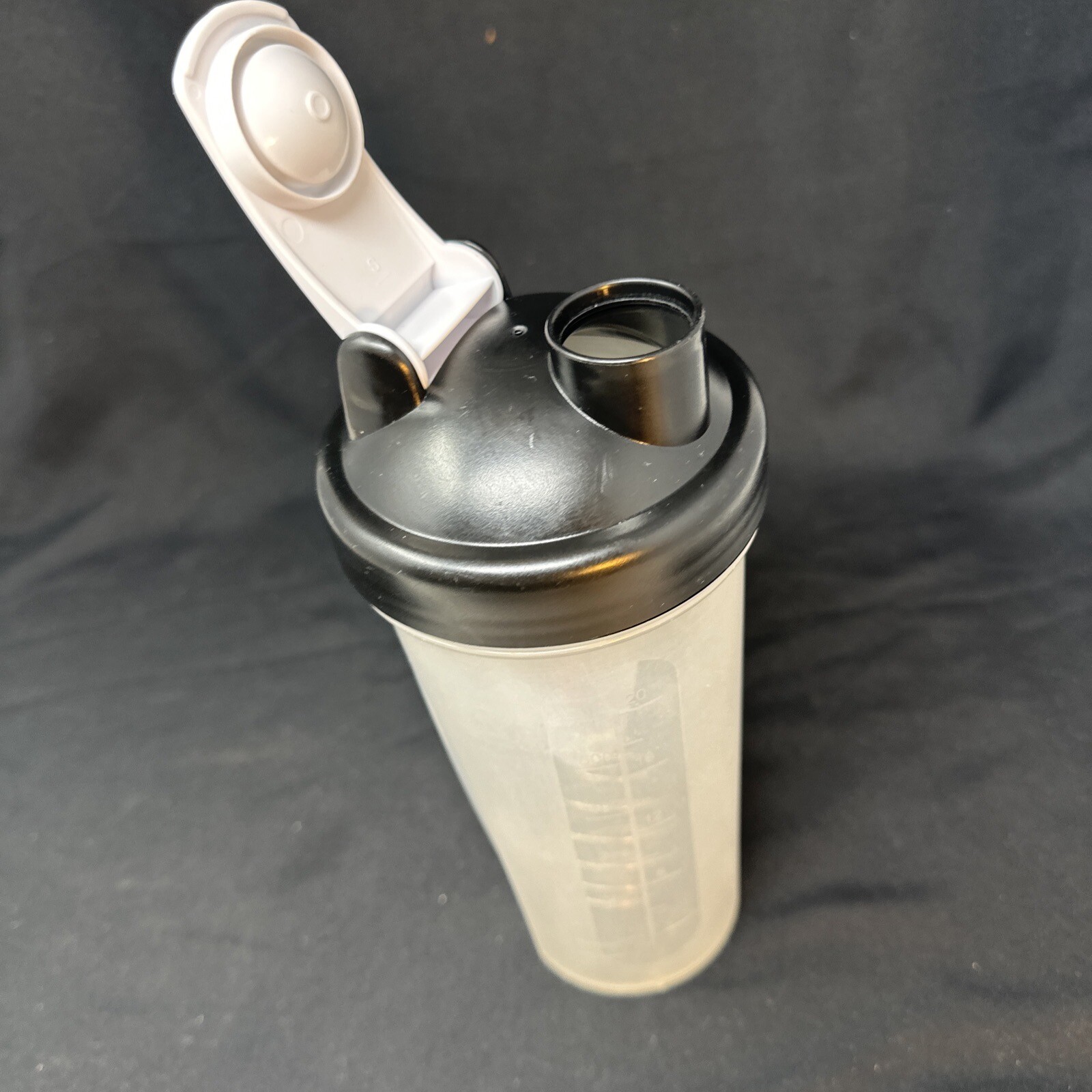 SHAKER/MIXER WISK-BLENDER BOTTLE-PROTEIN SHAKES-CLEAR-BPA FREE-GNC, EXC