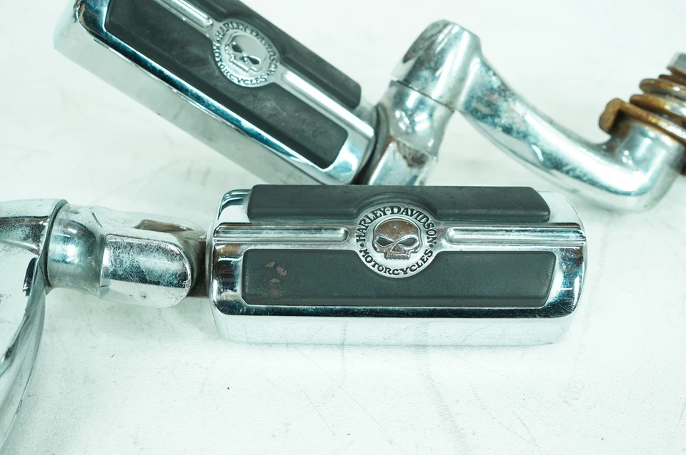 11 estriberas delanteras derecha izquierda carretera Harley Touring FLH Electra Glide Ultra OEM Foto 2 de 4