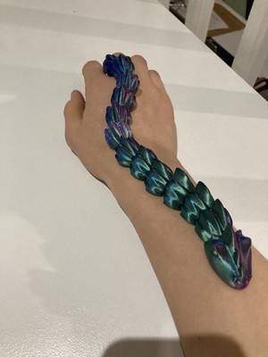 3D gedruckter Gelenkbasilisk, 23 cm, PLA Seiden-Tricolore: lila-blau-grün