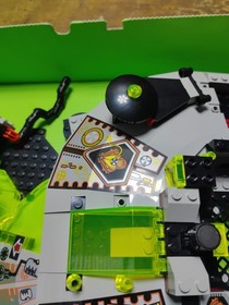 LEGO Rare UFO 6975 Alien Avenger/NEAR COMPLETE/MINI FIGURES/BOX/MANUAL/1997