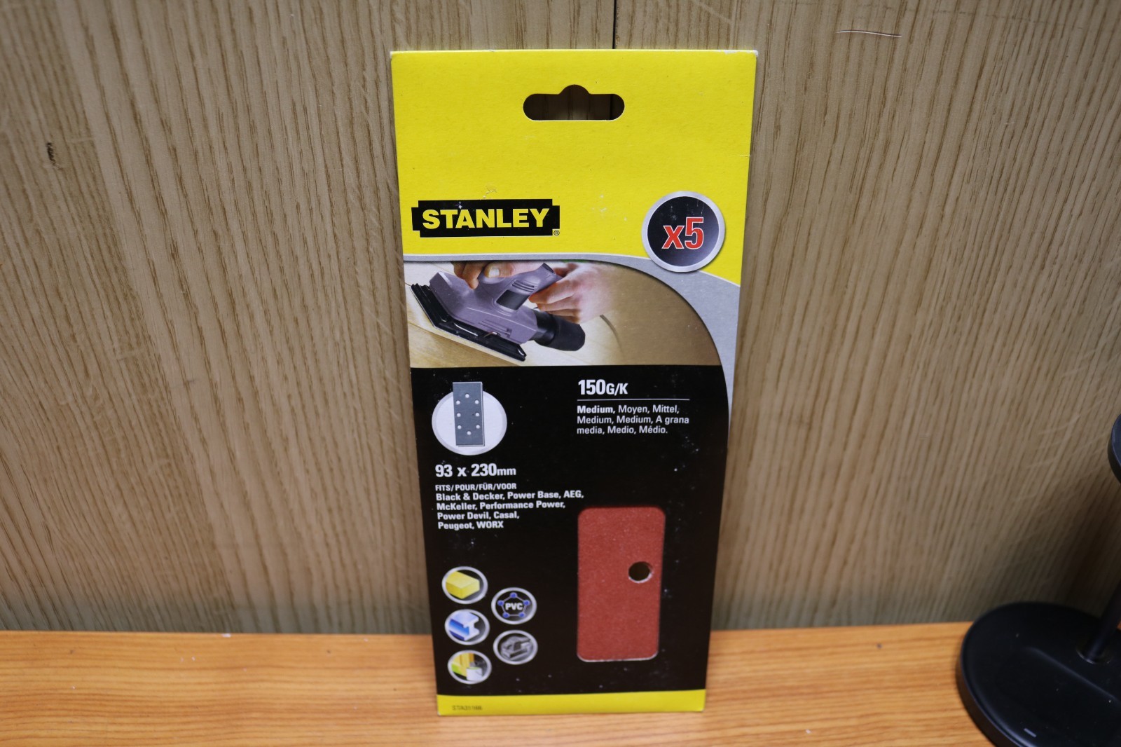 Stanley STA31166 93 x 230 mm Sanding sheets 150G 5pk B&D Punch hole 1 2 2 1