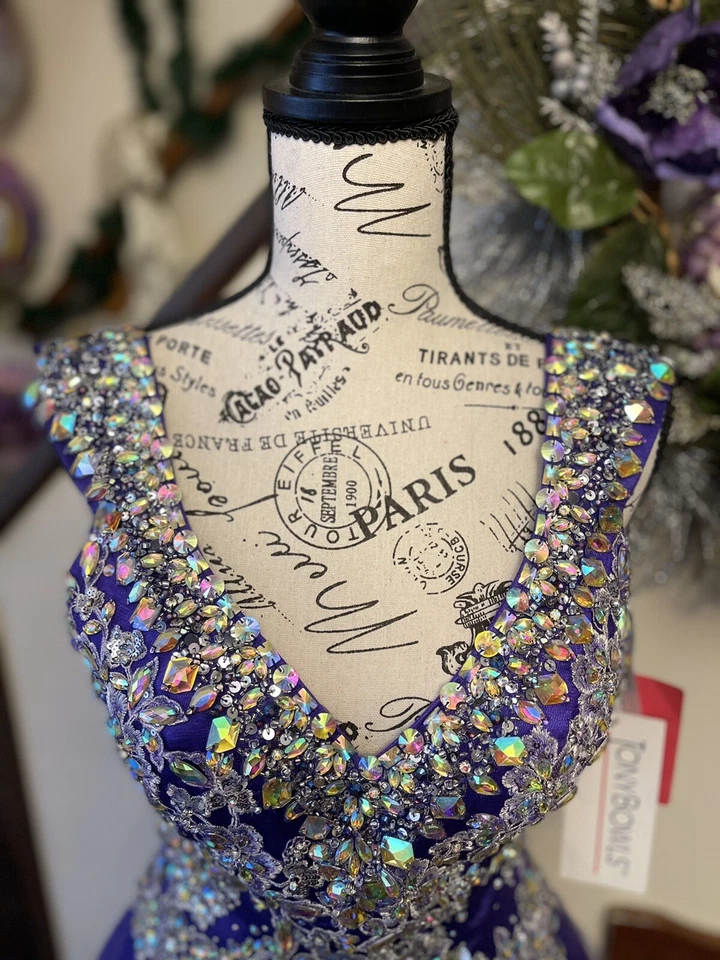 Vestido corto Tony Bowls púrpura con cuentas ts21317 nuevo con etiquetas precio regular $400 venta final talla 0 Foto 4 de 4