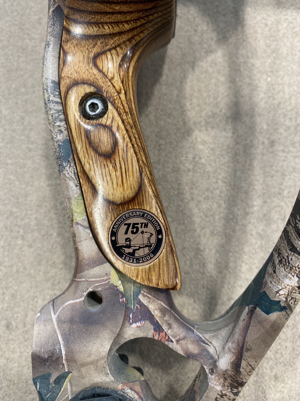 Hoyt Trykon 75th Anniversary Compound Bow, 28.5, LH and Sureloc Slider