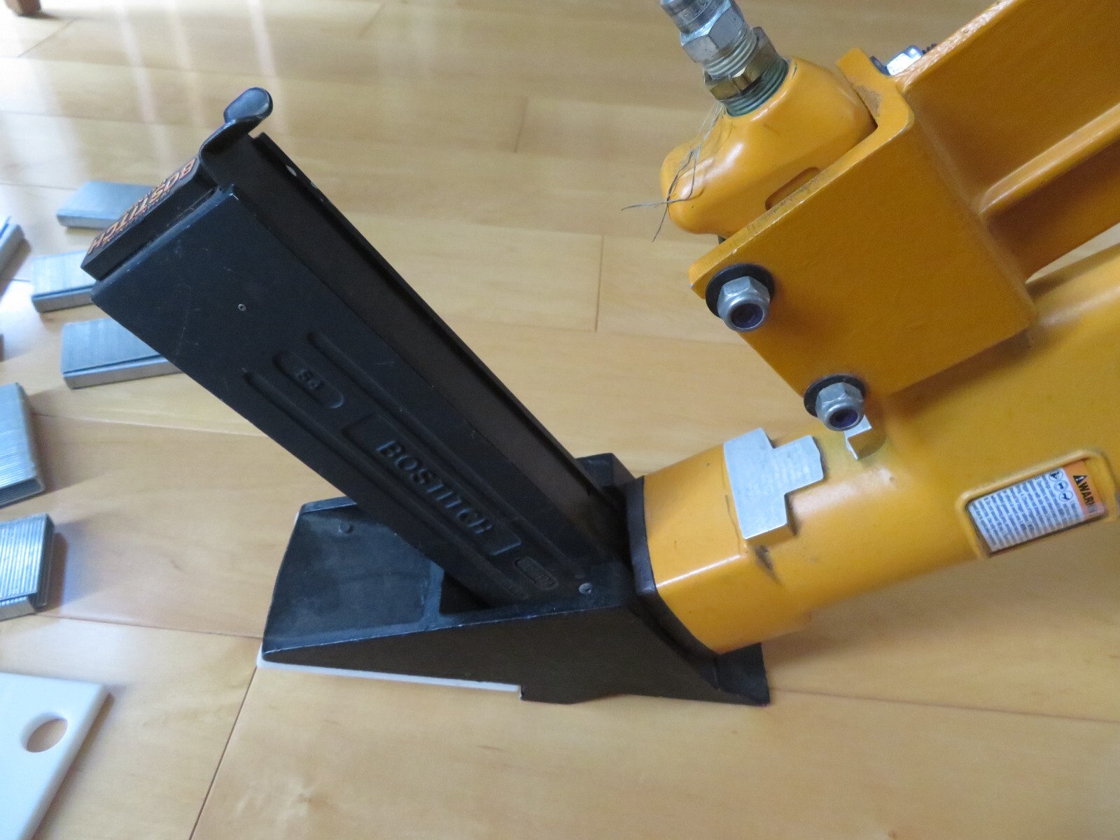 Bostitch MIIIFS Pneumatic Flooring Stapler, hammer, staples, base plate