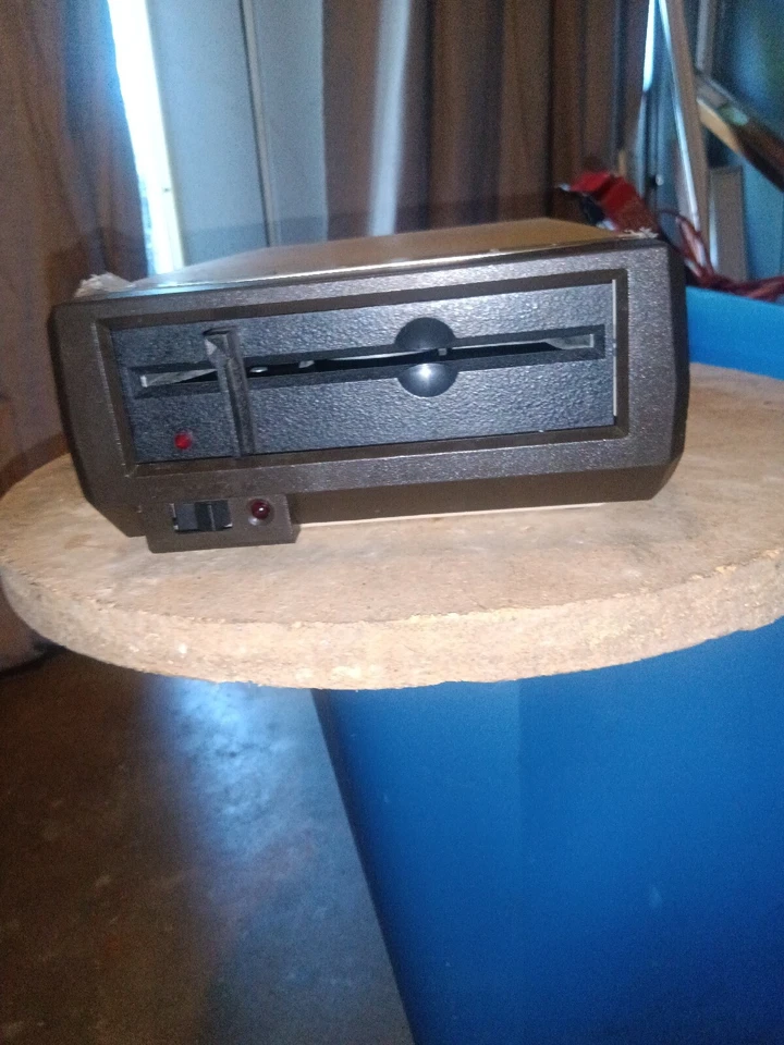 Antigo sistema de computador Atari 800 com fonte de alimentação e cartuchos *não funciona* - Imagem 3 de 4