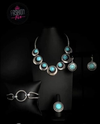 Jewelry Set Fashion Fix Paparazzi Simply Santa Fe August 2019