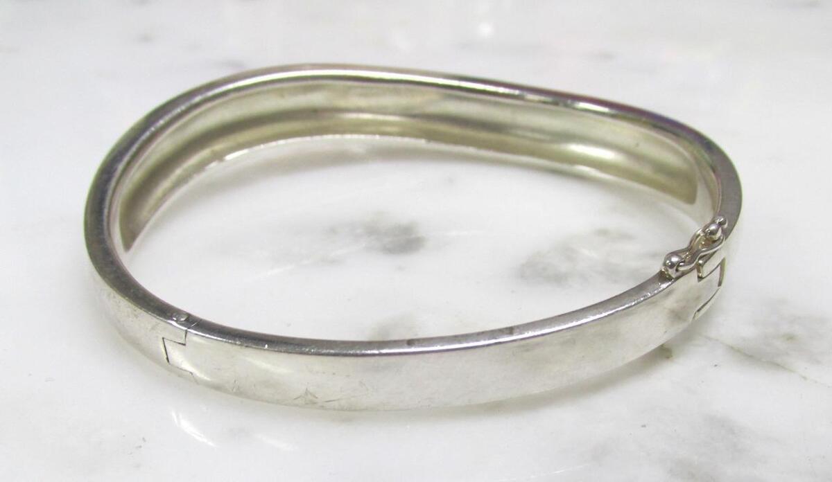 Sterling Silver Wave Hinged Bangle Bracelet ~ 7-1/2 Sterling Silver Wave Hinged Bangle Bracelet ~ 7-1/2