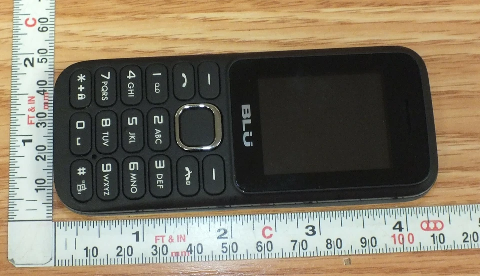 Genuine Blu Aria II Bar Style Simple GSM Cell Phone With Power Supply Bundle  - Image 4 of 4