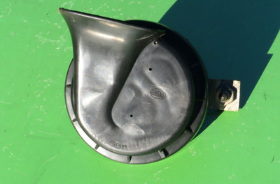 VW JETTA 93-99 LOW HORN ASSY 400HZ SIREN 1HM-951-219-D OEM MK3 GOLF CABRIO MK3
