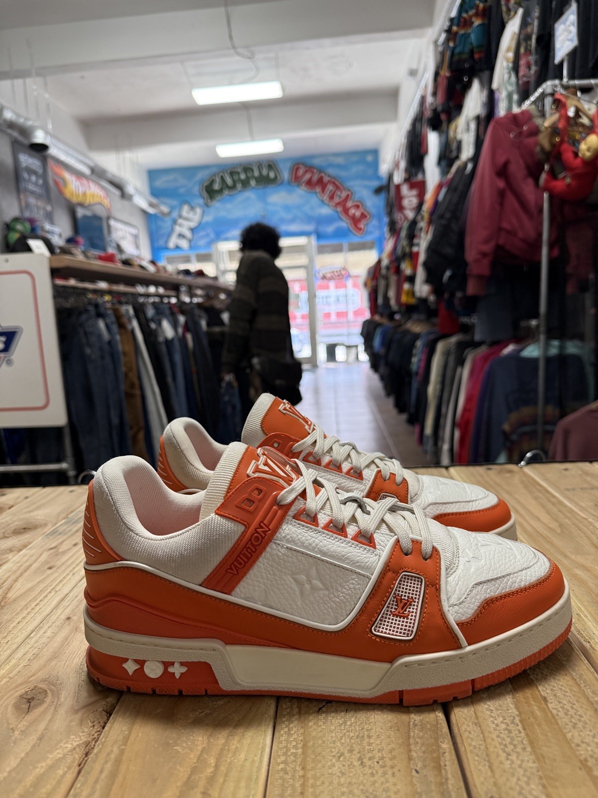 Louis Vuitton Trainer Orange Stye 1A9VN5 Size 7.5 LV Sz 9-9.5 US Pre-owned