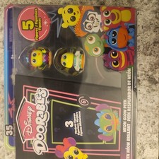 Just Play Disney Doorables Neon Glow Peek – 5 Glow Figures New Package 