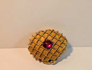 VINTAGE COLLECTIBLE HOUBIGANT SOLID PERFUME COMPACT GOLD WEAVE FAUX RUBY CENTER