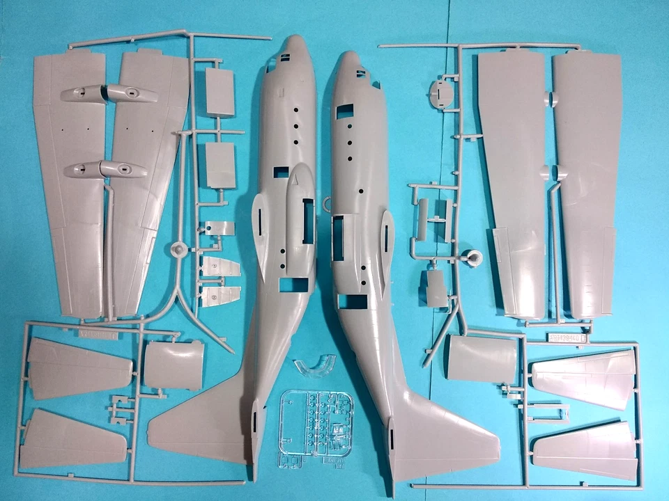 DC-130 DIRECTOR Italeri No.148 172 , versione special del Lockeed C-130 Hercules - Immagine 2 di 4