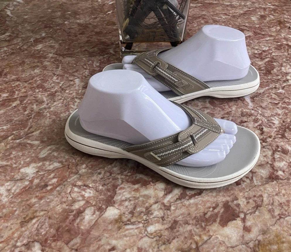 Infradito donna Clarks Cloudsteppers Brinkley Jazz Sand nuova taglia 9M $55