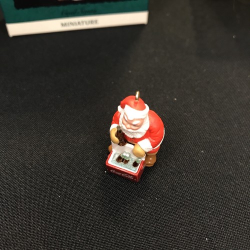 1993 Hallmark Cool Santa Keepsake Collectors Club adorno Coca Cola - Imagen 3 de 6