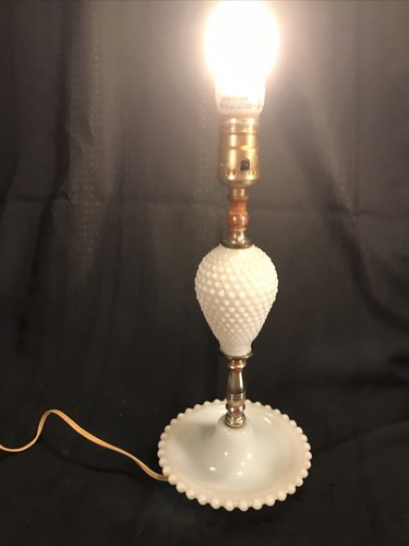 Vintage 14" White Hobnail Milk Glass Table Lamp, Working and Very Good Condition - Picture 2 of 9
