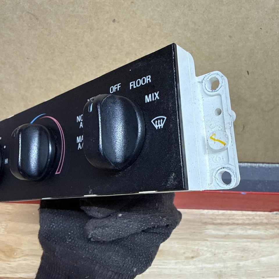1998 to 2011 Ford Crown Victoria Marquis A/C Heater Climate Control - Image 4 of 4