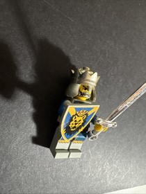 Lego Castle Knights Kingdom I  King Leo Minifigure 6026 6098 6091 6095