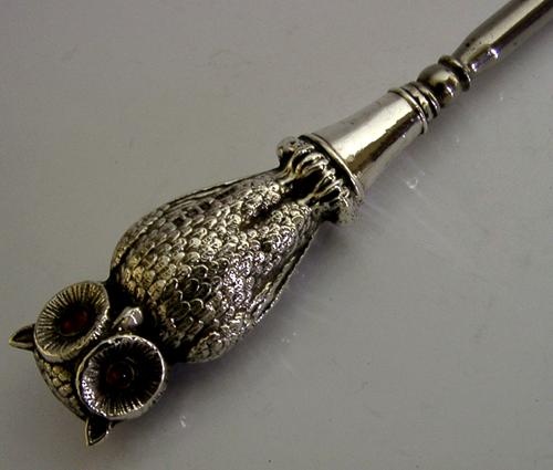 RARE ENGLISH STERLING SILVER HANDLED OWL BUTTON HOOK 1906 ANTIQUE GEM EYES - Picture 6 of 9