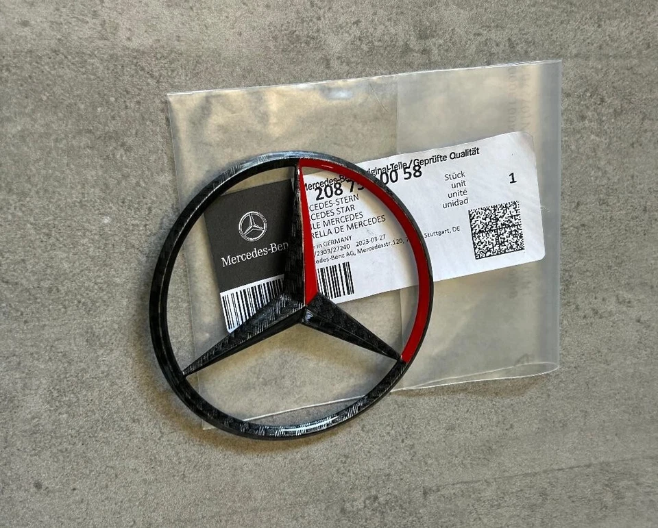 Mercedes-Benz E55 AMG Sedán 99-02 Rojo y Negro Fibra de Carbono Maletero Emblema OEM Estrella Foto 2 de 4