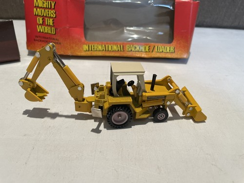 ERTL #1853 Movers Of The World 1/64 Scale International Backhoe/Loader - Boxed - Imagen 9 de 10