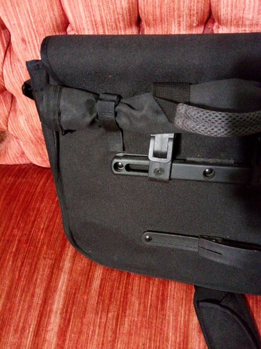 TransIt Metro Pannier Messenger Bag Black Reflective Striping padded Pockets - Picture 24 of 24