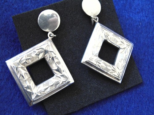 Vtg Southwestern Etched Silver Square Hoop Dangle Screw Back Earrings 1 7/8" - Picture 3 of 4