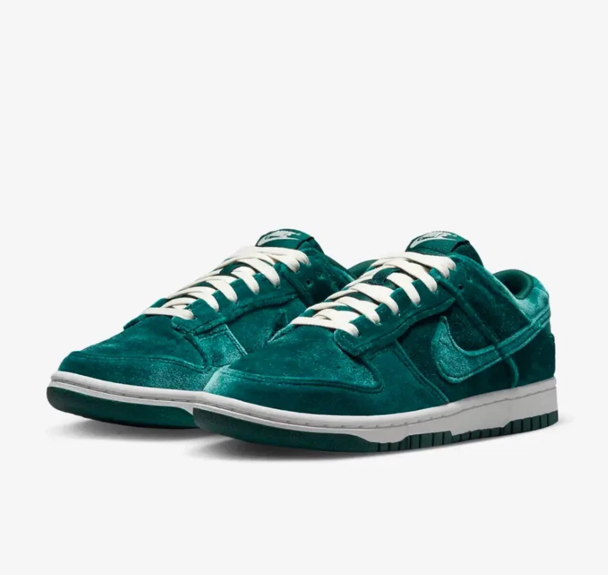 Nike velvet clearance
