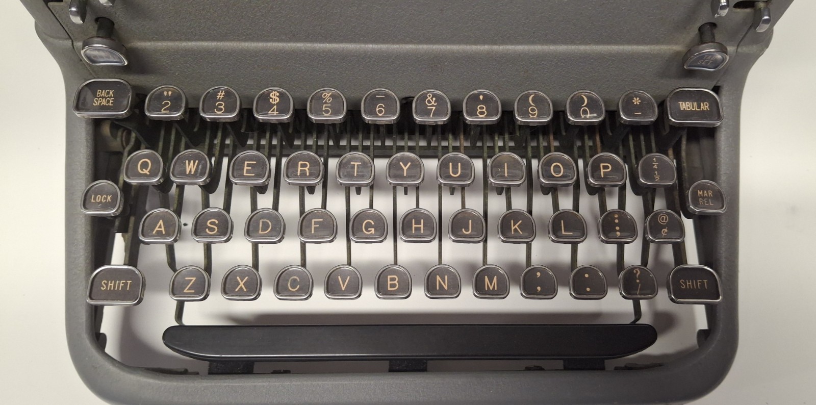 Vintage Royal Desktop Manual Typewriter KMG Model  1949 WORKS