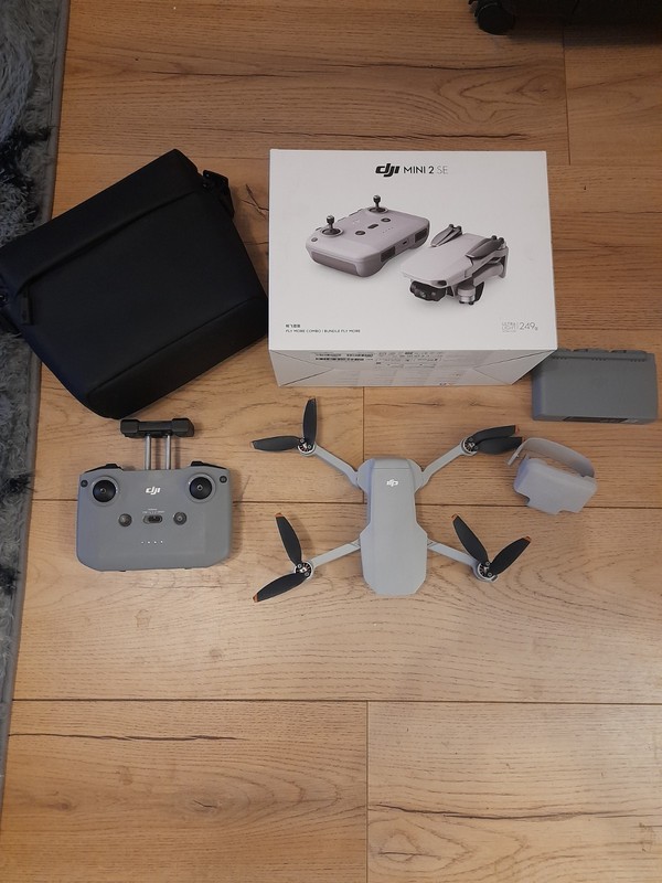 DJI Mini 2 SE Fly More Bundle Ready-to- Fly Drone