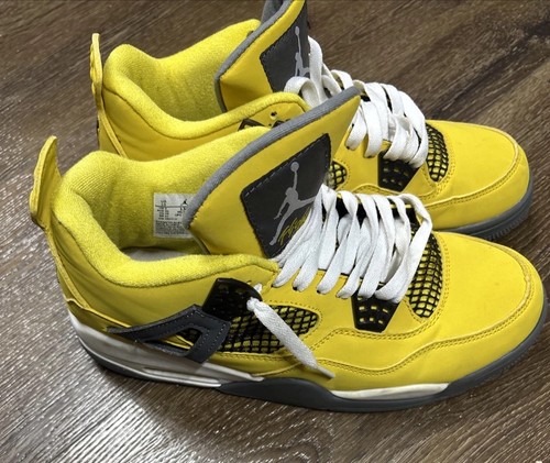 Yellow Jordans Size 10 136013-990 - Picture 9 of 17