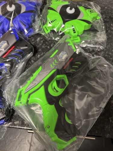 TINOTEEN Infrared Laser Tag Guns Set with Vest 2-Player Brand New In Box - Picture 2 of 8