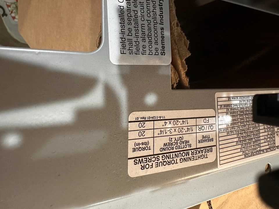 Panel de iluminación trifásico Siemens P1E30MC250AT P1 sin montar, 250A, 480Y/277 Foto 2 de 4