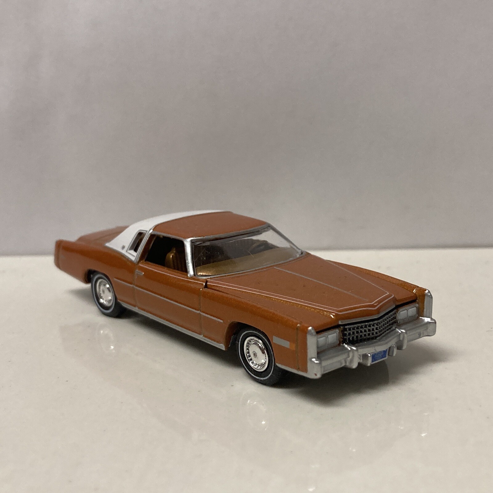 1975 75 Cadillac Eldorado Collectible 1/64 Scale Diecast Diorama Model