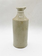 ANTIQUE WHITE POTTERY INK OR CHEMIST OLD STONEWARE POT BOTTLE WITH POURING LID
