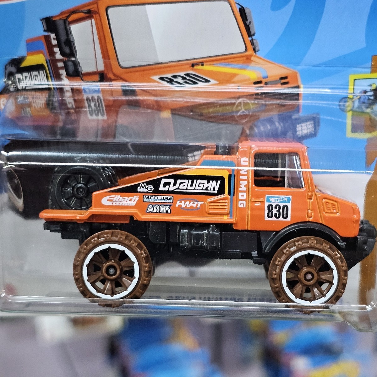 Mercedes-Benz Unimog 411 mit Pritsche/Plane mit Anhänger orange