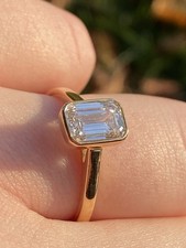 18ct Yellow Gold Lab-Created Emerald-Cut Diamond Bezel Solitaire Ring 1.42ct IGI