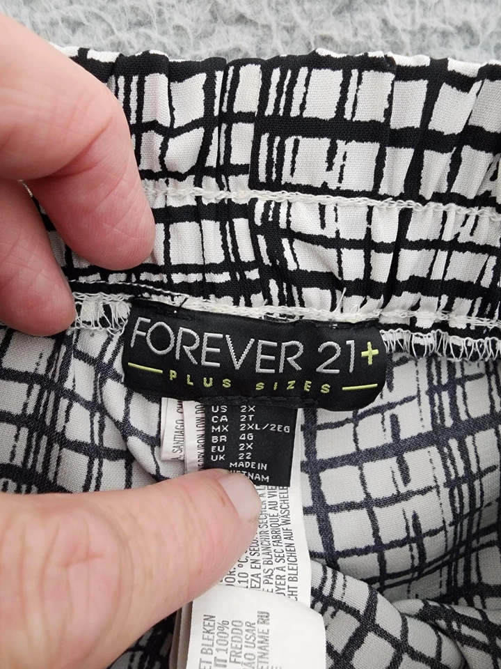 Pantalones Cortos Forever 21 Para Mujer 2X Plus Estampado Rejilla Salón Ligero Poliéster Foto 2 de 4
