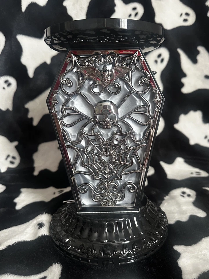 Candelabro de 3 mechas Bath & Body Works 2025 ataúd iluminado globo de agua Foto 2 de 3