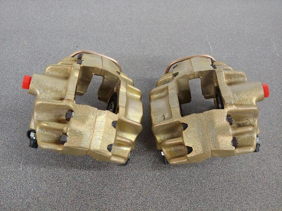 EXCELLENT PAIR OF RESTORED ORIGINAL PORSCHE 356C 356SC REAR BRAKE CALIPERS NLA 2 - Image 3 of 4